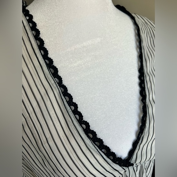 3/$15 Sheer Striped V-Neck Women's Top - Picture 4 of 7